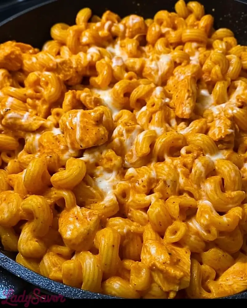 One Pot Honey Butter Buffalo Chicken Mozzarella Pasta