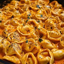 One-Pot Spicy Garlic Butter Chicken Tortellini-image