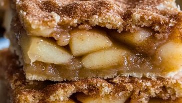 Snickerdoodle Apple Pie Bars Recipe