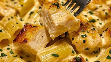Garlic Butter Chicken Rigatoni in Creamy Parmesan Sauce