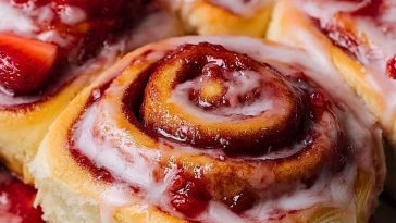Strawberry Cinnamon Rolls