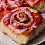 Strawberry Cinnamon Rolls2