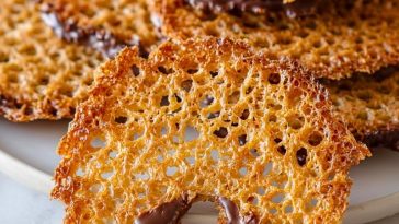 Lace Cookies with Chocolate