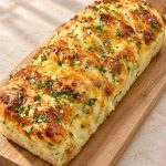 Cheesy Pull-Apart Garlic Bread